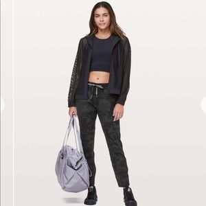 Lululemon On The Fly Camo Pants Size 4 28”